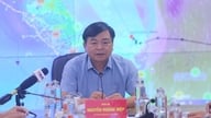 Topan No. 1, dengan hembusan angin mencapai level 11, sedang mendekati Quang Ninh.