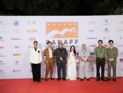 Sejumlah artis dan pembuat film terkenal memeriahkan karpet merah pada upacara penutupan DANAFF IV.