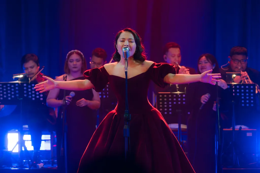Bernadya saat tampil di pertunjukan babak penutup Untungnya, Untungnya, Jumat (21/6/2025) di Graha Bhakti Budaya, Taman Ismail Marzuki, Jakarta. 