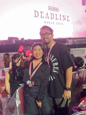 Para seleb tampil stylish saat menonton konser BLACKPINK di Jakarta. Dari nuansa pink?hitam hingga gaya kasual yang chic, semua tampil standout.