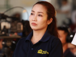 Ốc Thanh Vân menangis di televisi saat berbicara tentang kebahagiaan menjadi seorang ibu.
