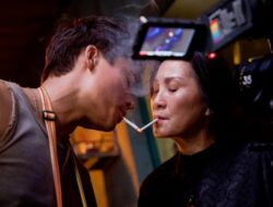 Hong Dao mengejutkan dengan citranya yang dingin dan tajam dalam film “Up on the Rose” karya Khuong Ngoc.
