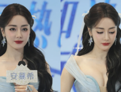 Aktris Dilraba Dilmurat mengenakan gaun yang terbuka dan berulang kali menutupi dadanya dengan tangannya.