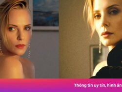 Aktris Charlize Theron tetap berani di usia 50 tahun.