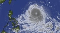 Topan super Ba Vi mendekati Filipina; Laut Cina Selatan diperkirakan akan mengalami gelombang setinggi hingga 5 meter.