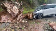 Hujan lebat telah menyebabkan tanah longsor di banyak jalan di wilayah pegunungan utara.