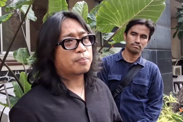 Komika Praz Teguh ditemui di Mapolda Metro Jaya usai menjalani pemeriksaan terkait dugaan penggelapan dana Hanania Travel, Kamis (11/6/2026).