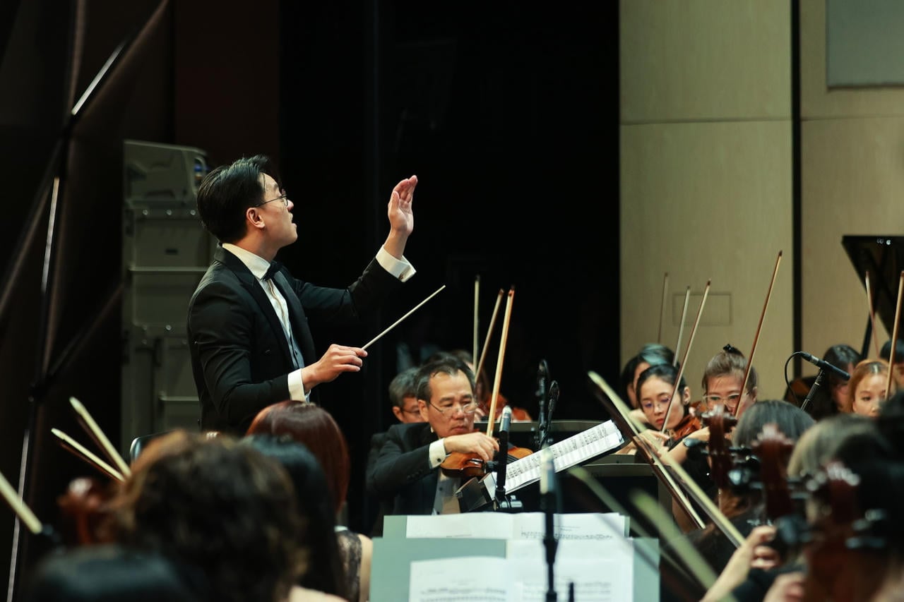 Konser tersebut dipimpin oleh konduktor Tran Nhat Minh (foto oleh panitia penyelenggara).