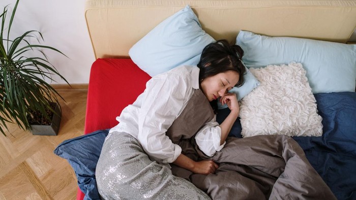 Orang yang bahagia mendapatkan cukup tidur setiap malam
