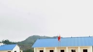 Membangun tempat tinggal bersama bagi kelompok etnis minoritas di daerah pegunungan Lao Cai.