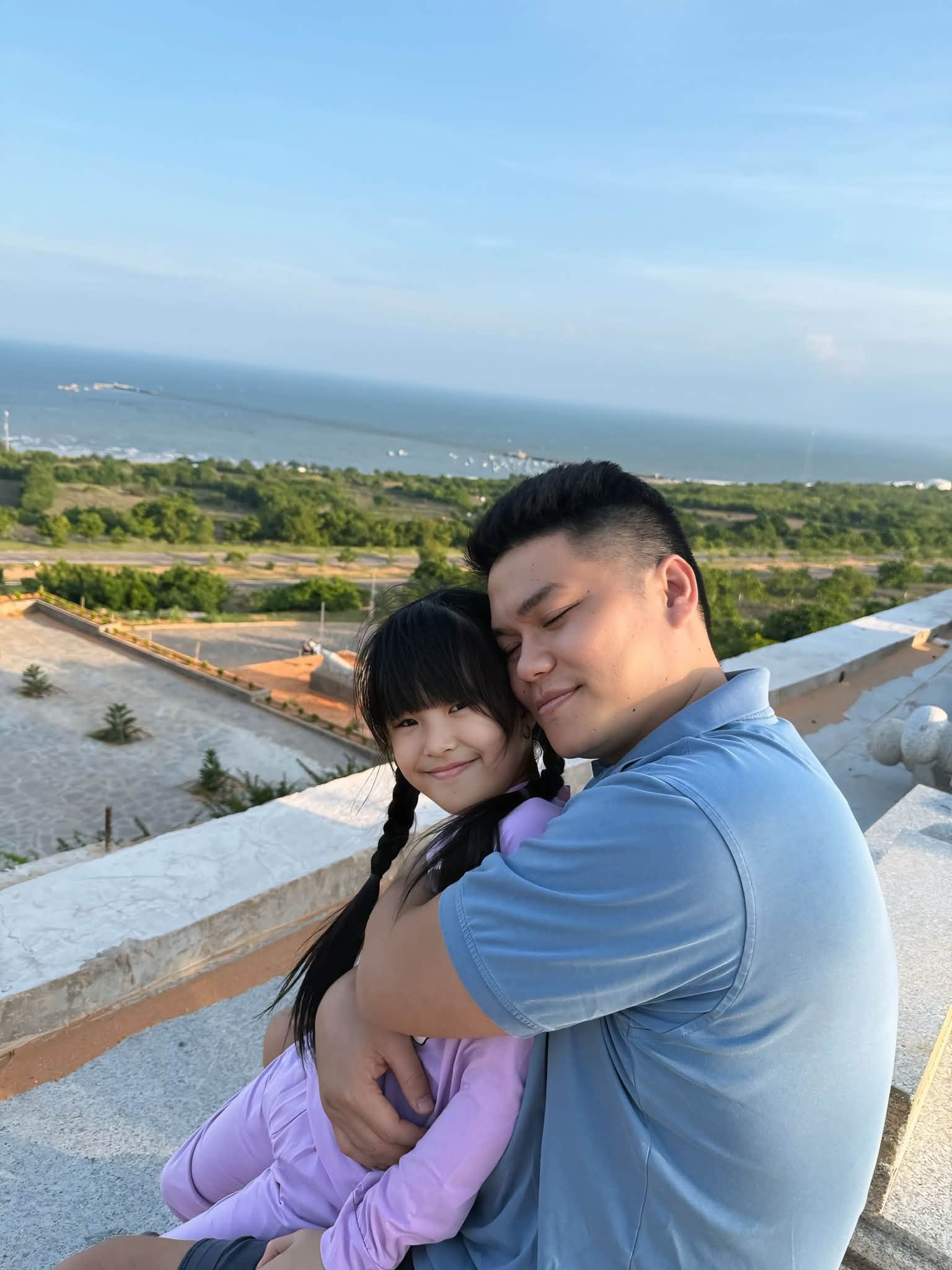 Le Phuong berbagi momen bahagia dengan suaminya, Trung Kien, pada tahun 2026 - Foto 5.