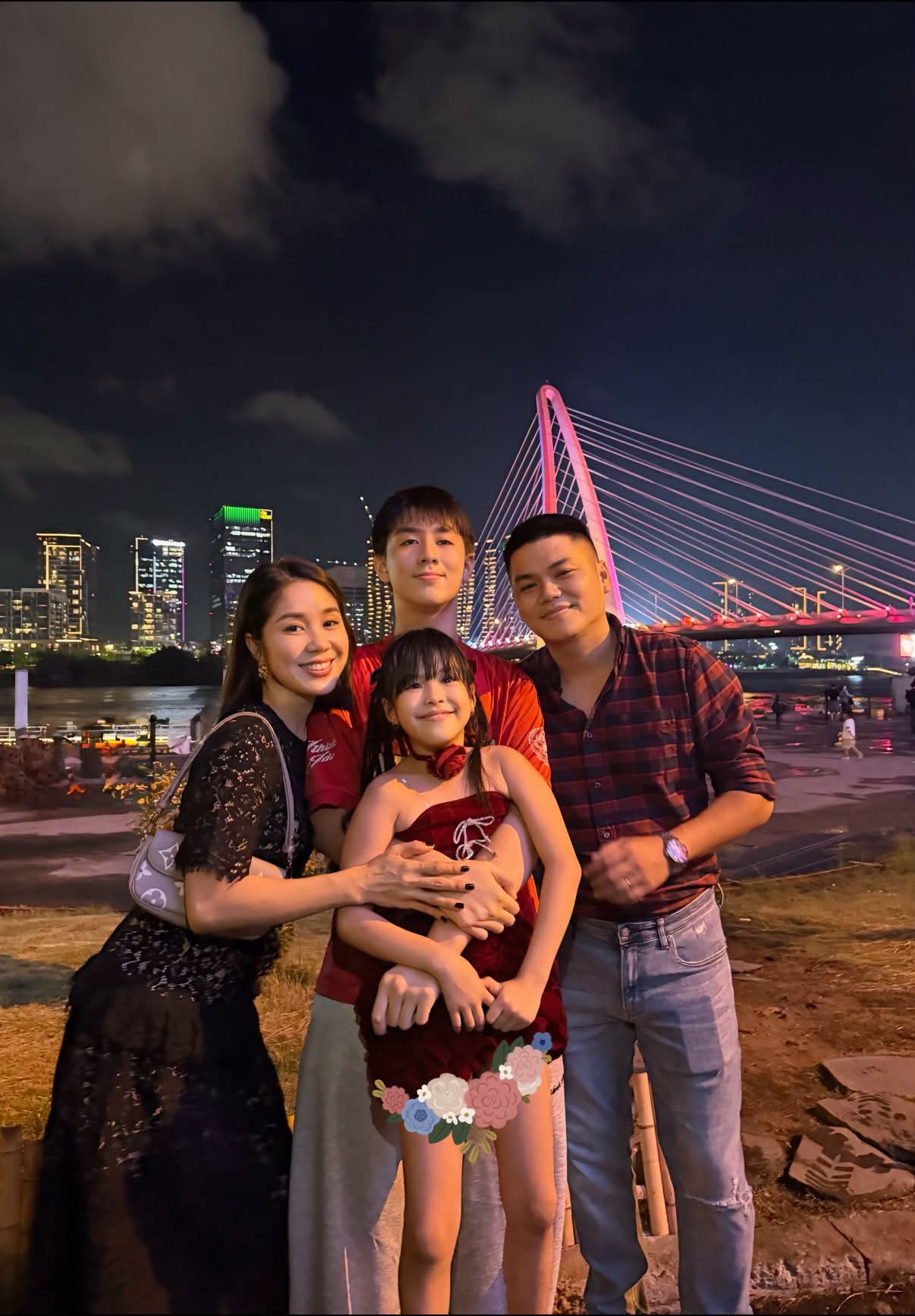Le Phuong berbagi momen bahagia dengan suaminya, Trung Kien, pada tahun 2026 - Foto 3.