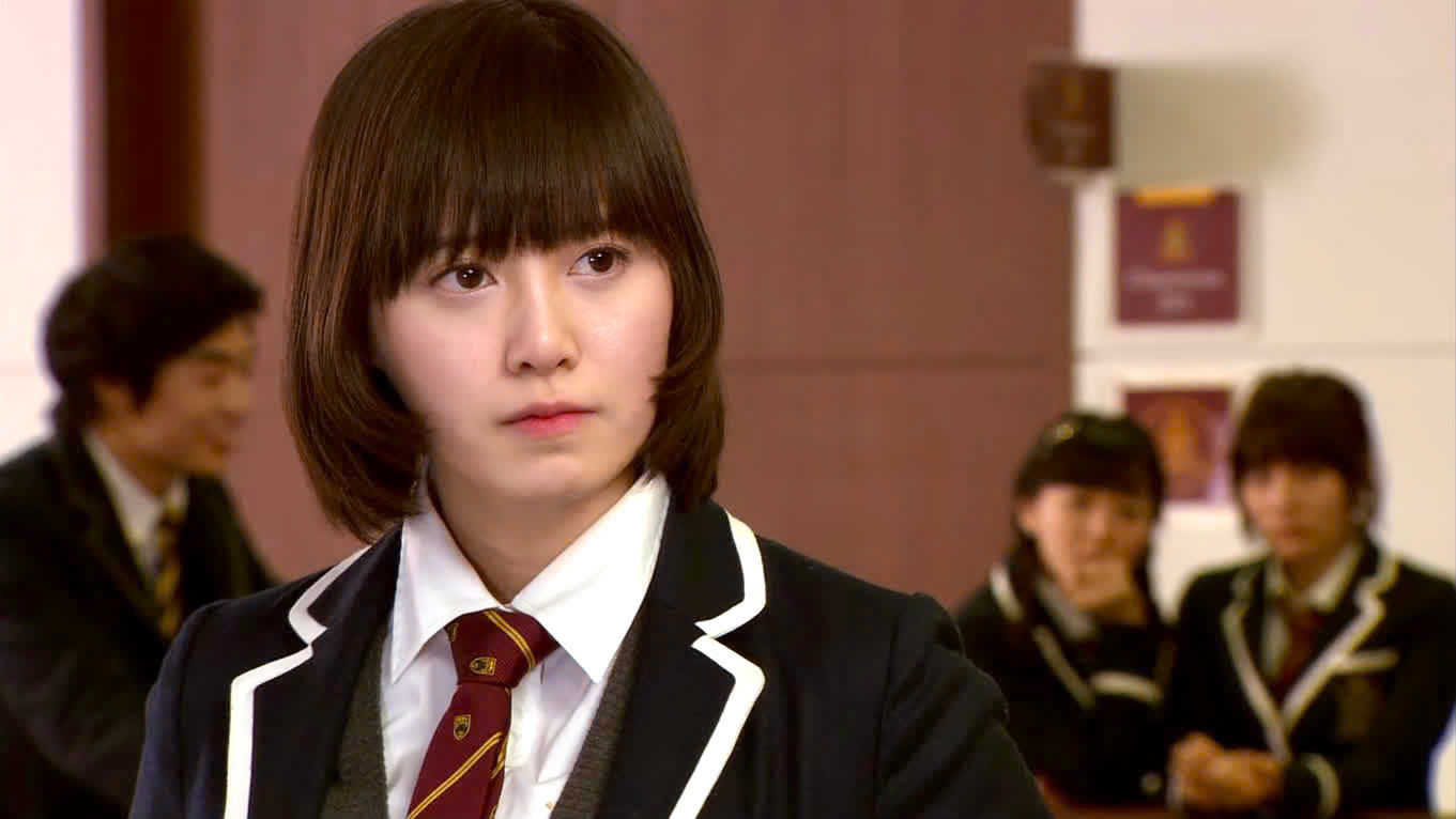 Aktris cantik dari 'Boys Over Flowers' angkat bicara tentang rumor kecanduan merokok berat - Foto 1.