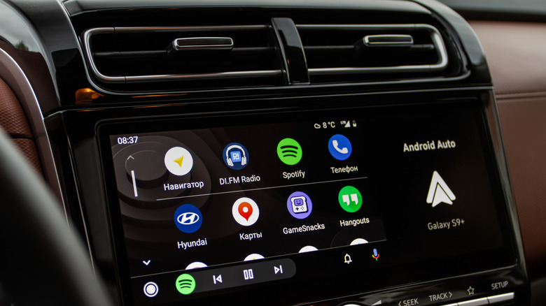 Layar mobil menampilkan Android Auto