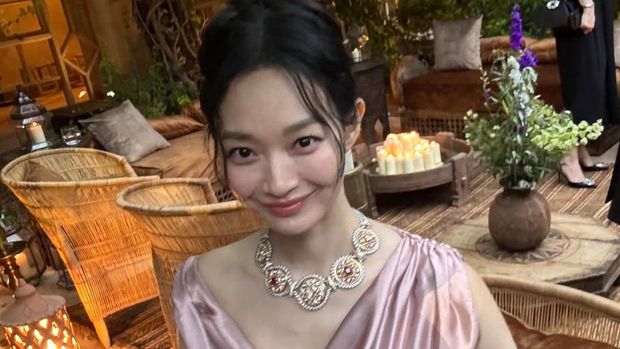 Shin Min Ah menghadiri acara peluncuran Louis Vuitton Mythica.