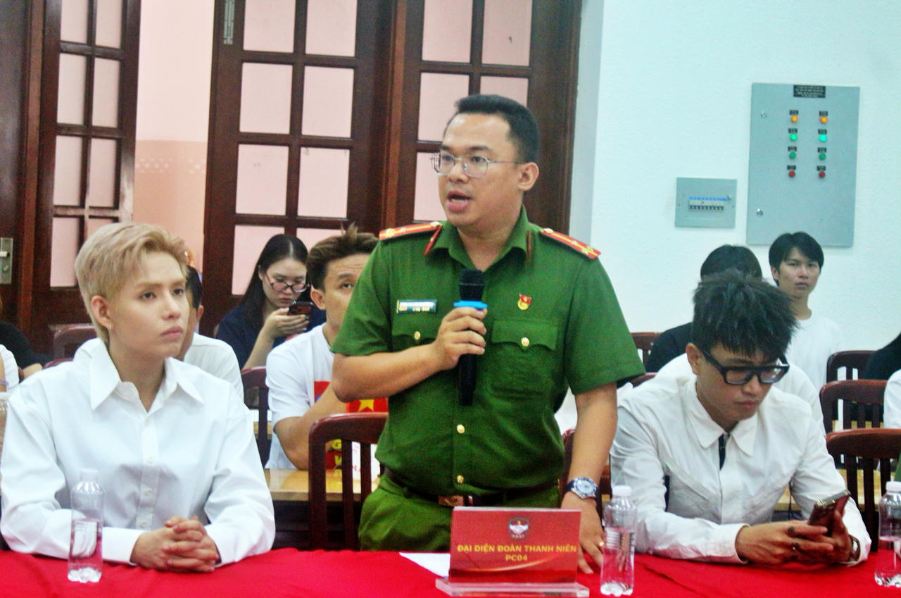 Letnan Nguyen Vo Hoang Lan - Sekretaris Serikat Pemuda Departemen Investigasi Kejahatan Narkoba, Kepolisian Kota Ho Chi Minh, berbicara di seminar tersebut.