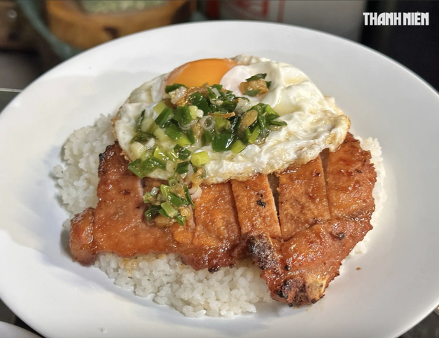 Mengapa para selebriti sering diajak makan nasi pecah (com tam) saat berkunjung ke Kota Ho Chi Minh? - Foto 1.