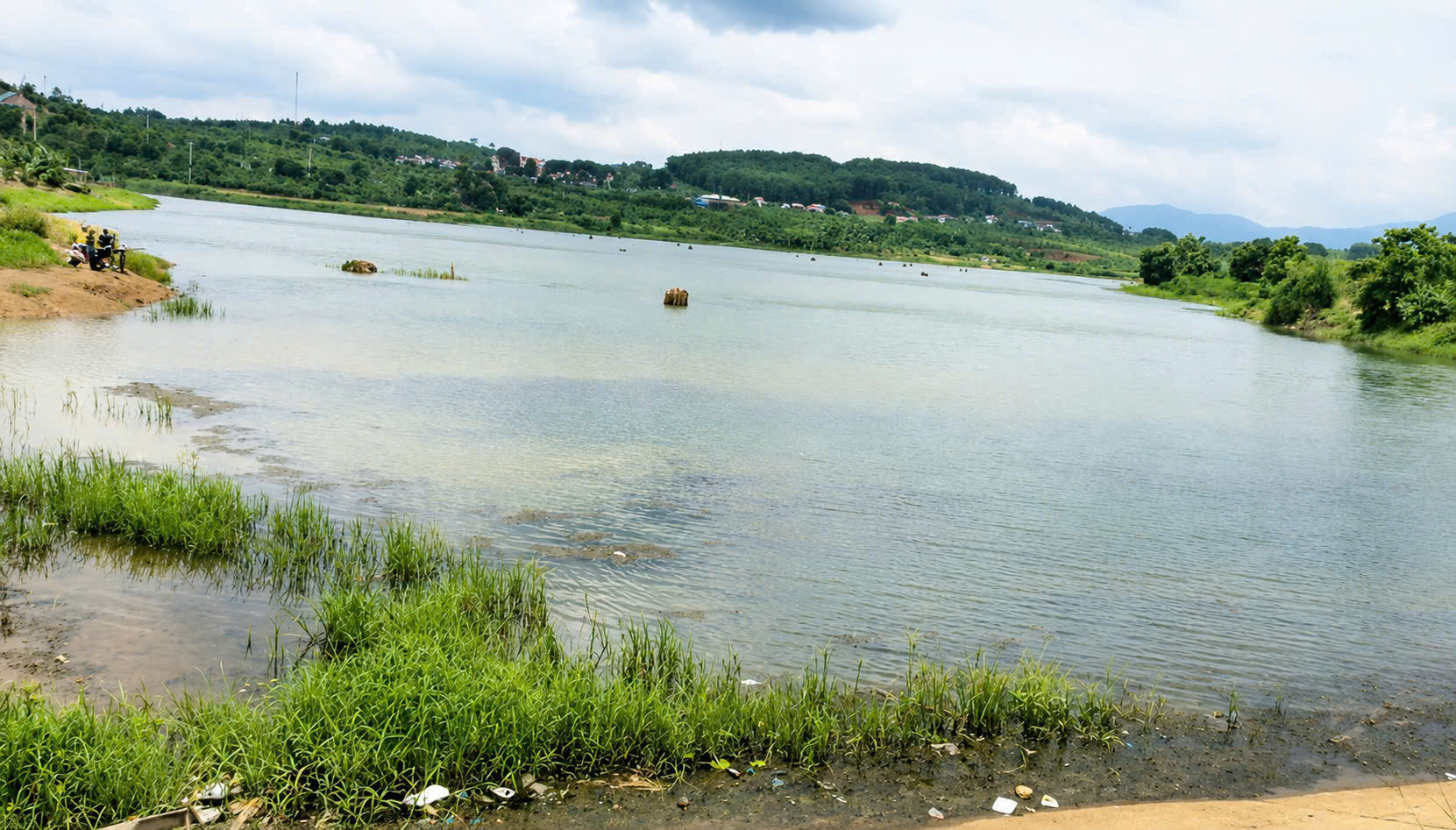 Danau irigasi Dak Pok, komune Nam Nung - tempat terjadinya insiden tenggelam yang tragis.
