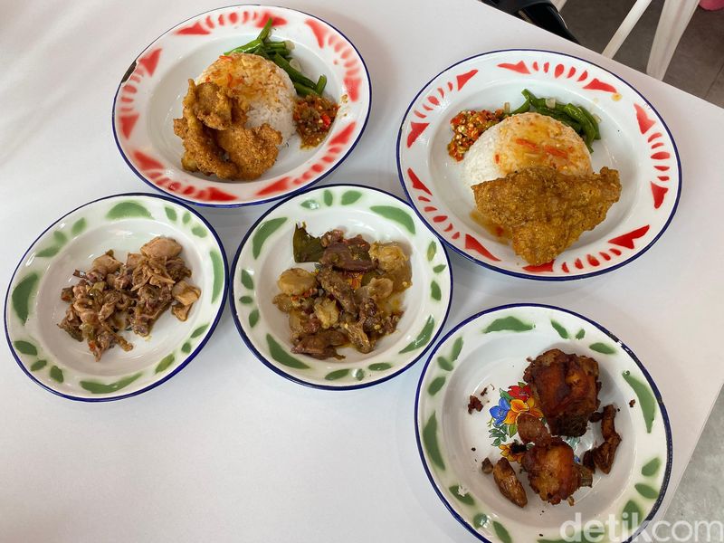 Nasi Kulit Mak Igun Nasi Kulit Mak Igun, nasi rames dengan topping kulit goreng crispy dan 15 lauk pendamping