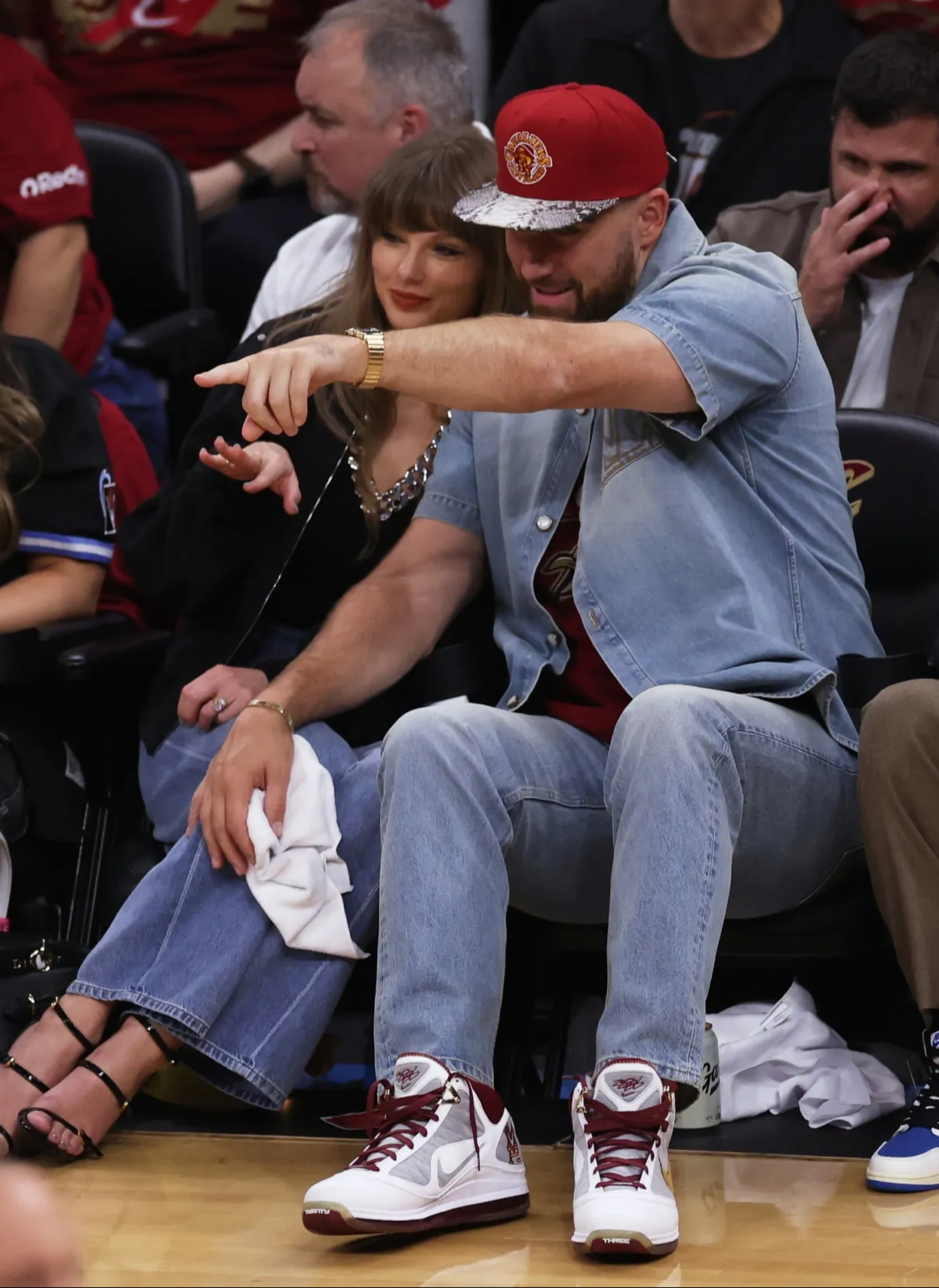 New York tengah digembirakan dengan 'pernikahan abad ini' Taylor Swift dan Travis Kelce - Foto 7.