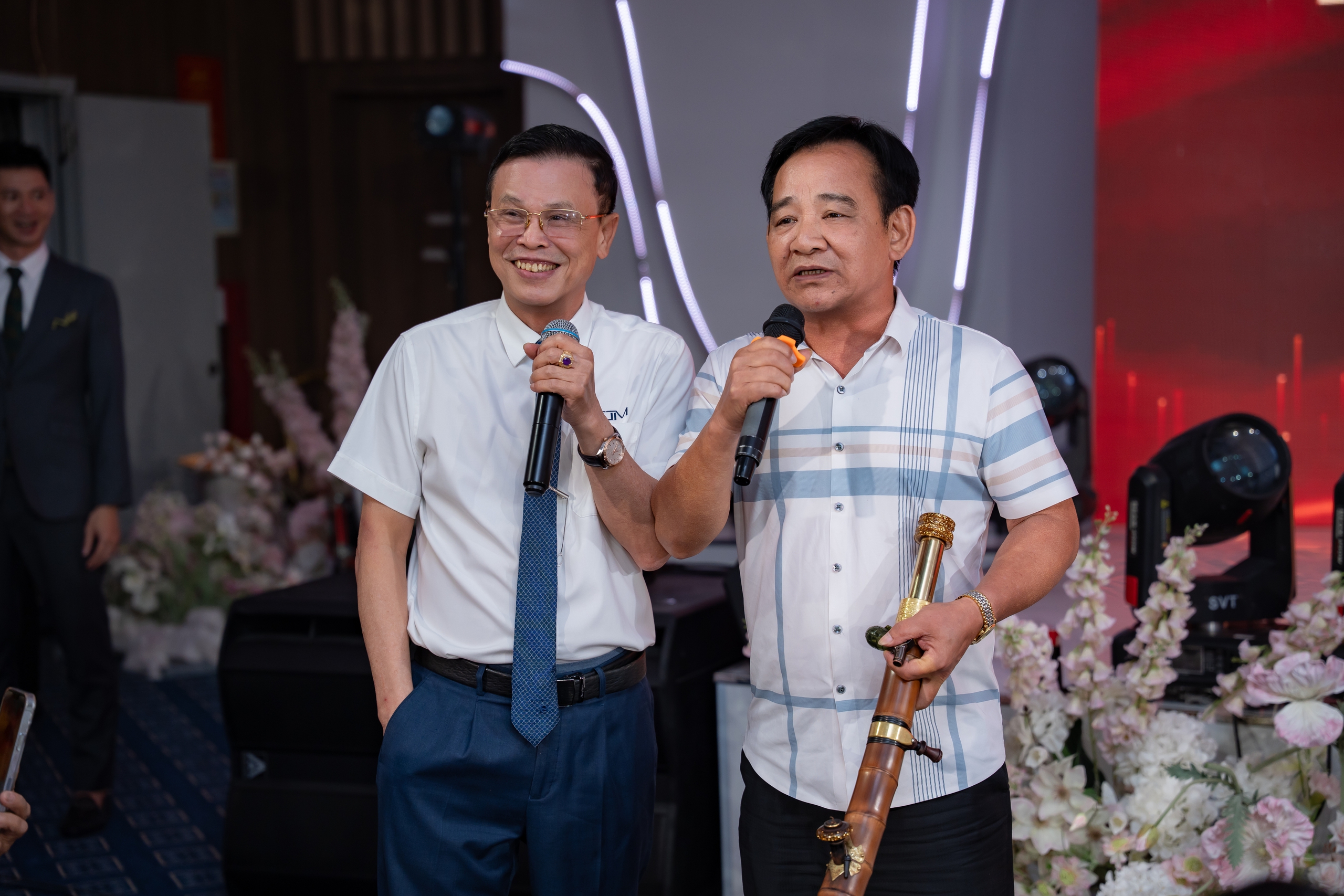 Upaya perjodohan yang rumit oleh Seniman Berprestasi Quang Tèo untuk 'putrinya', yang secantik ratu kecantikan, telah menarik perhatian - Foto 1.
