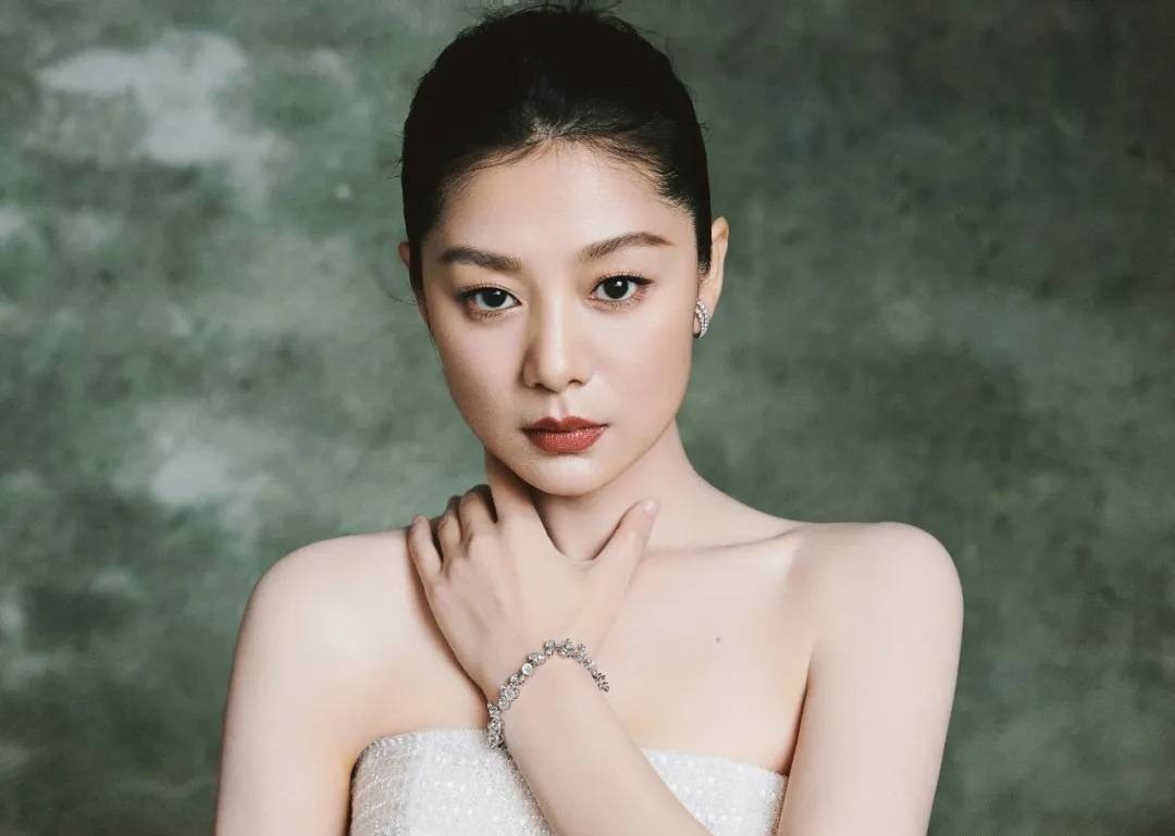 Wang Zhenni: Wajah yang familiar di layar kaca Tiongkok, ia tetap menjaga privasinya di usia 38 tahun - Foto 1.