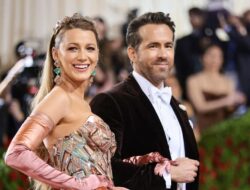Blake Lively Dipastikan Absen Nikahan Taylor Swift dan Travis Kelce