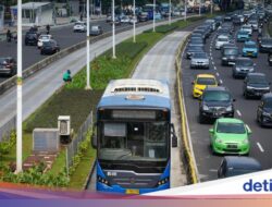 Wanti-wanti Dishub DKI Usai Viral Seleb Tiktok Nyangkut di Busway