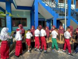 Senyum Dulu, Salam Kemudian: Cara Unik SMP Muhammadiyah Keling “Jinakkan” Hari Pertama Sekolah   
