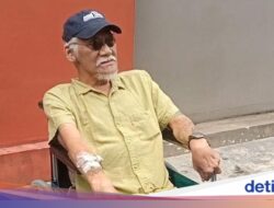 Tio Pakusadewo Tersentuh Lihat Perhatian Rekan Sesama Artis saat Jatuh Sakit