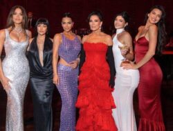 Deretan Beauty Look Seleb Paling Mencuri Perhatian di Ulang Tahun ke-70 Kris Jenner
